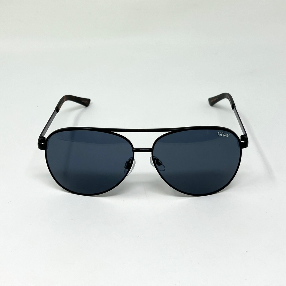 QUAY AUSTRALIA Vivienne 126 Black Smoke Aviator Sunglasses